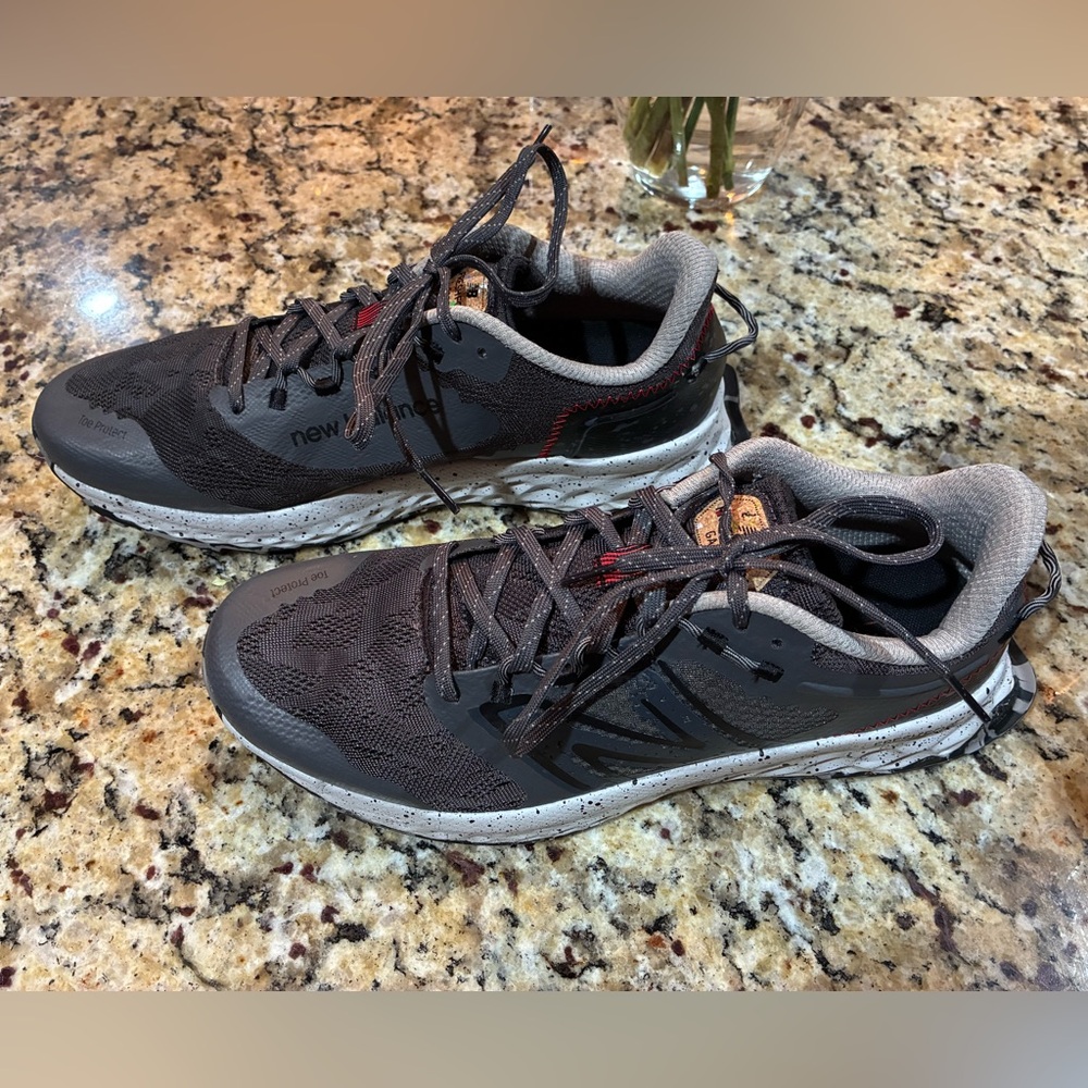 New Balance Men's Black and Gray Fresh Foam Garoe Sneakers Size 10